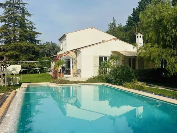 Maison de plain-pied 7 pièces 180 m² 