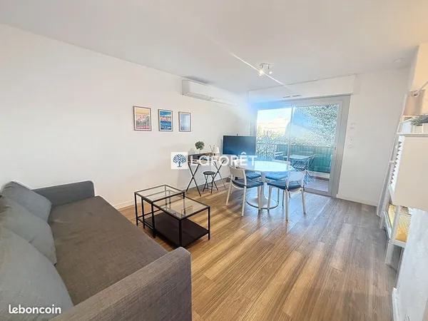 Studio 1 pièce 30 m² 