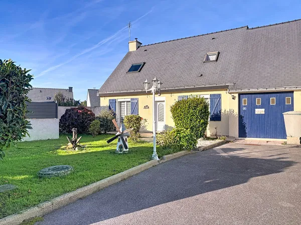 Maison familiale, 4 chambres, plain-pied, garage, véranda, proche commodités et mer - 