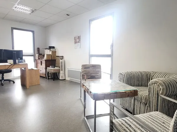 Bureaux 76 m² Auray 