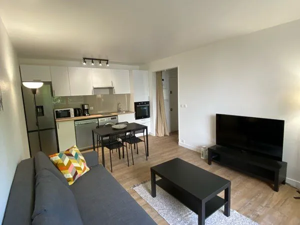 T2 MEUBLÉ 33m² + BALCON - COLOMBES STALINGRAD 1200 charges comprises 