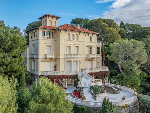 ROQUEBRUNE -CAP - MARTIN - APPARTEMENT BOURGEOIS - PISCINE - VUE 