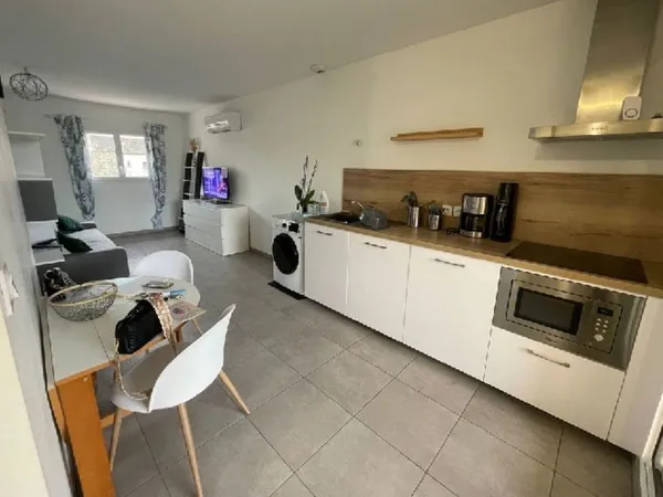 APPARTEMENT MEUBLE AVEC LOGGIA TOUT INCLUS 