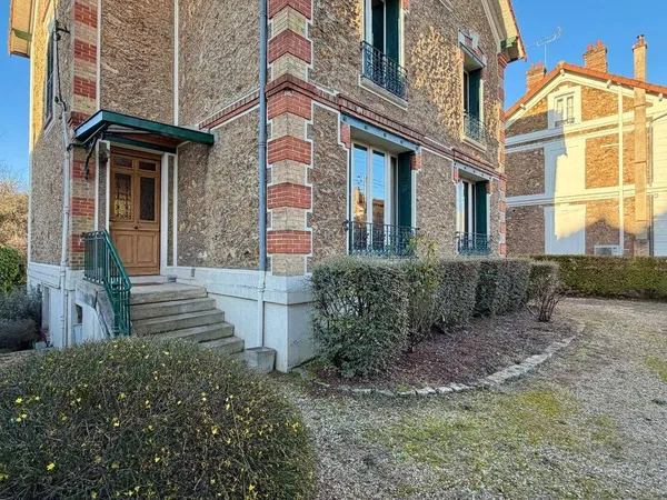 Maison 10 pièces 230 m² 