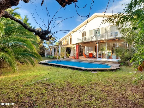Villa 9 pièces 226 m² 