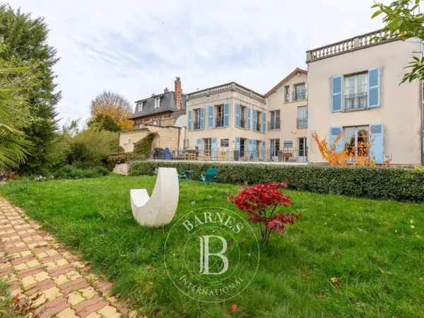 A VENDRE - FORET - CALME ET LUMINEUSE PROPRIÉTÉ DE 8 CHAMBRES - 