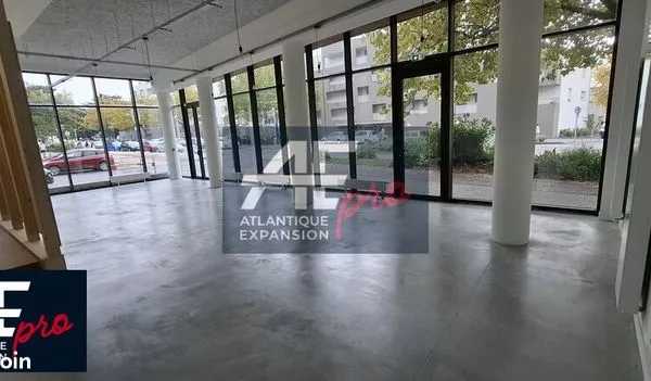 Local commercial 144 m² 