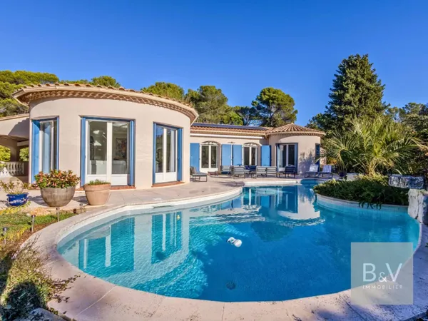 Maison de plain-pied 6 pièces 195 m² 