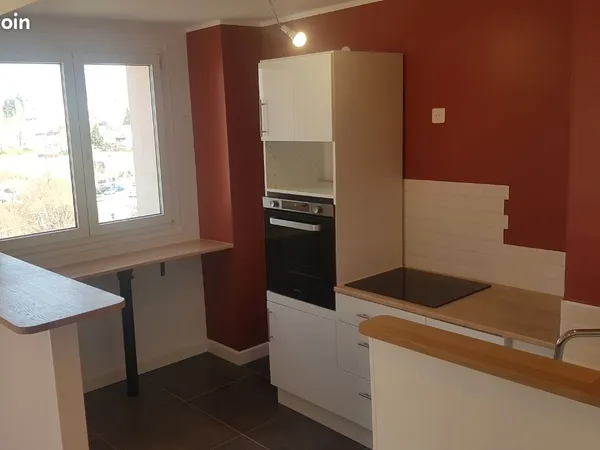 Appartement T3 rénové avec garage et cave 