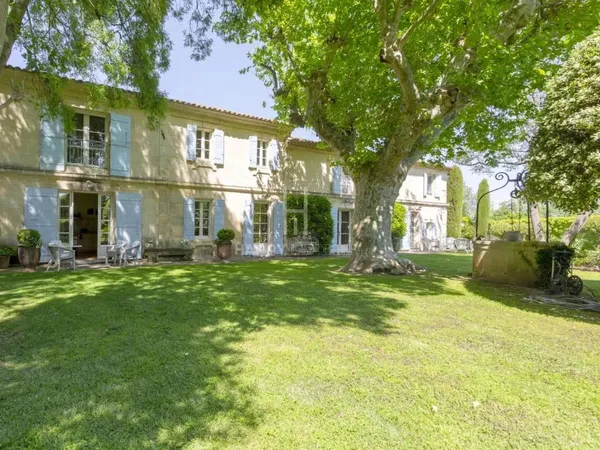 Situé au centre d'une campagne verdoyante et riche, pour un accès facile aux sites historiques de 
