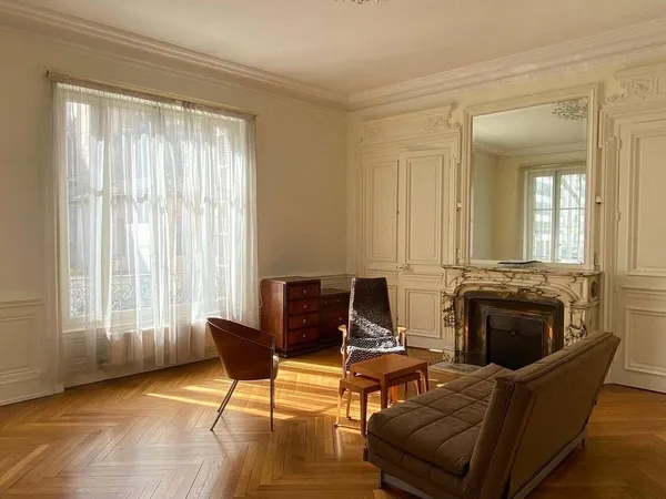 Appartement 7 pièces 206 m² 
