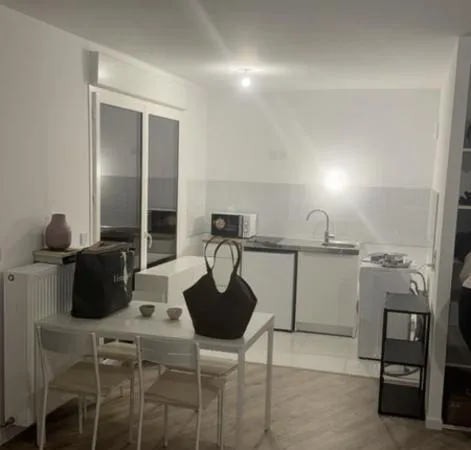 Studio / 38m² / Mairie de Montreuil (Ligne 9) 