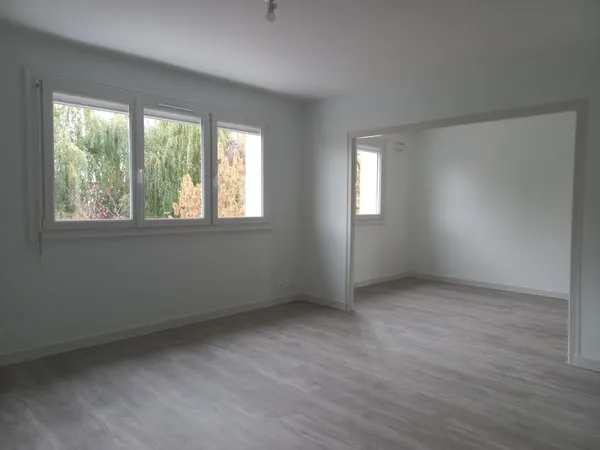 Grand appartement avec balcon 