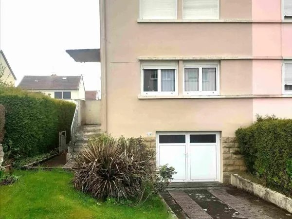 CHARMANTE MAISON JUMELEE DANS UN QUARTIER CALME 