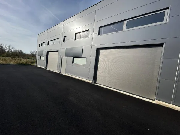 Local d'activité 147 m² 