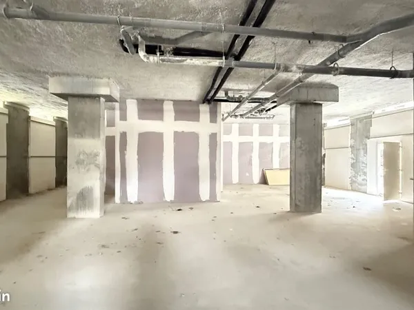 Boutique 300 m² NOISY LE GRAND 