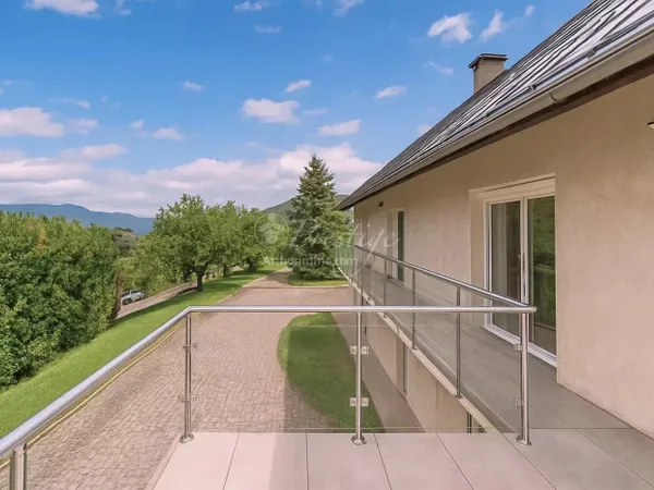 - Famille nombreuse/recomposée - Habitat partagé - Piscine / Poo 