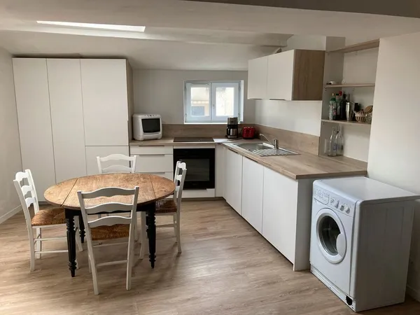 Beau T2 meublé 47m² avec cour privée 40m² 