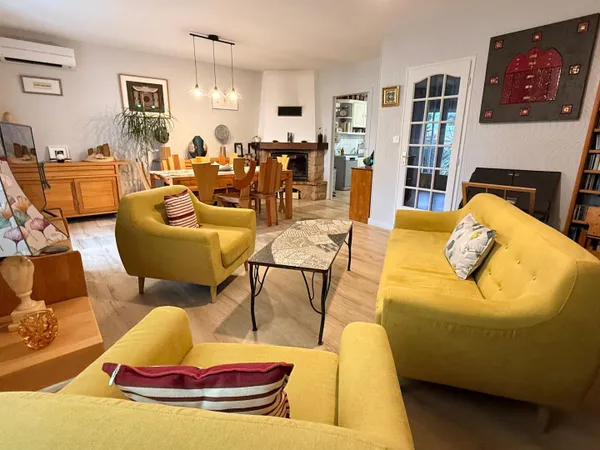 Luçon à 5 minutes du centre, joli plain-pied en lotissement et au calme, trois chambres, garage. 