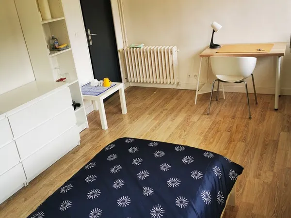 Très belle chambre meublée étudiant - Formule tout compris - Centre-ville 