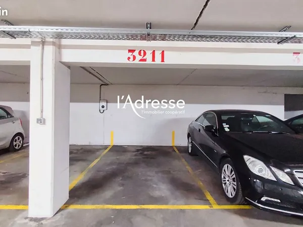 Parking/box PARIS 