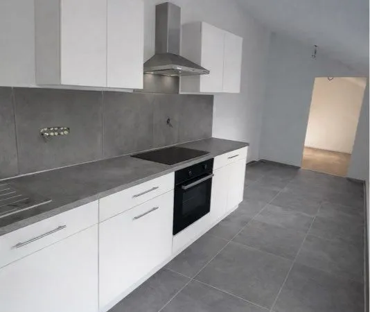 T2 neuf atypique + cour privée 