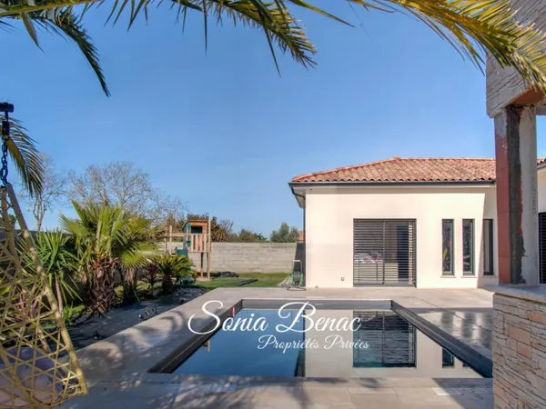 VILLA COMTEMPORAINE DE PLAIN PIED - T5 - PISCINE - POOL HOUSE - DOUBLE GARAGE - CARBONNE 