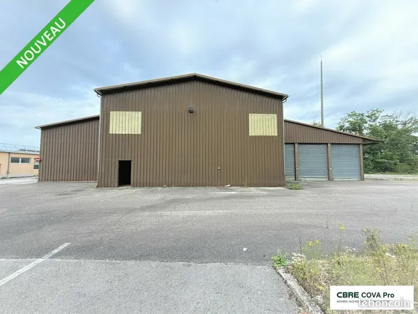 Local d'activité 940 m² 