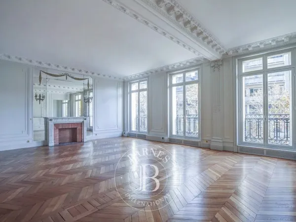 Le service location de la maison BARNES vous présente ce bien : 