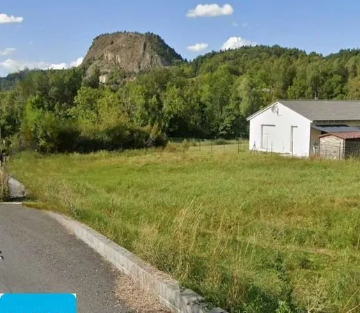 Terrain constructible viabilisé de 1030m²