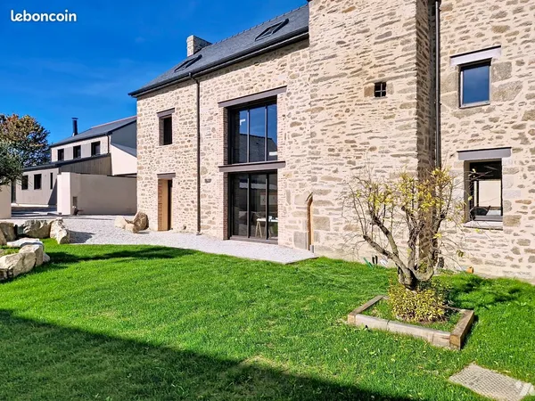 Propriété 7 pièces 303 m² 