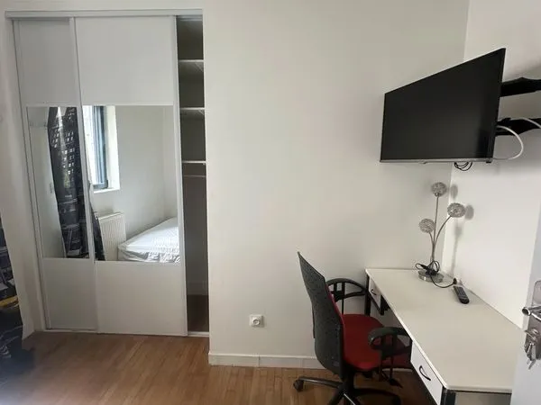 A louer à Lyon8 chambre en colocation de meublé tout est compris avec terrasse extérieur 