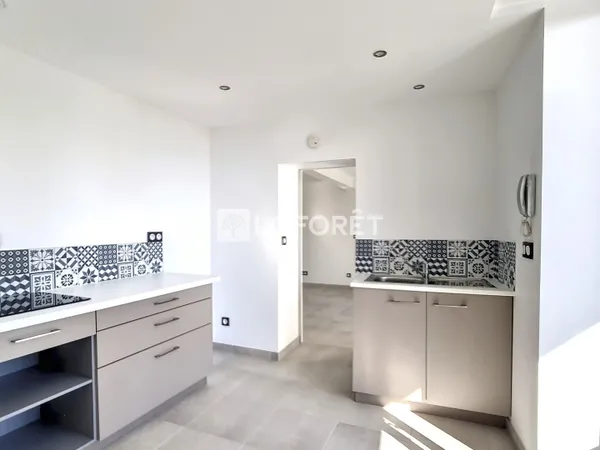 APPARTEMENT DE TYPE 3 - ST FOY LES LYON 