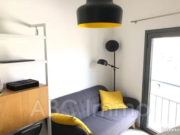 Studio 1 pièce 22 m² 