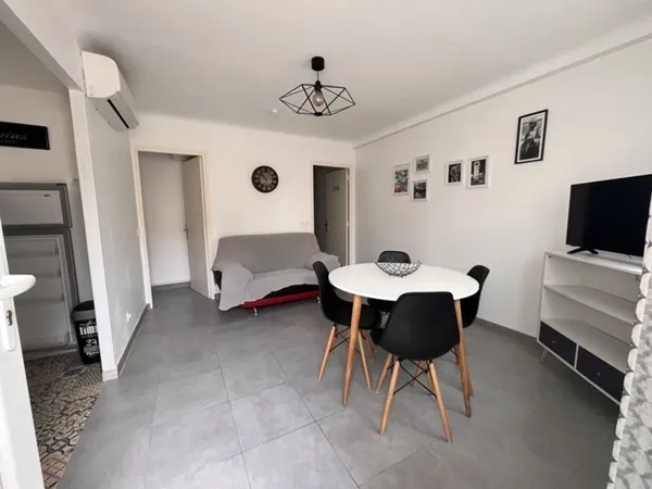 Maison de 2 pièces principales 