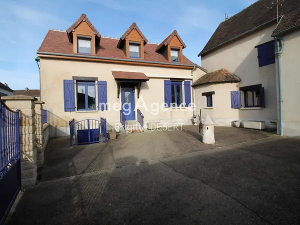 Maison 4 chambres dont une de plain-pied. 
