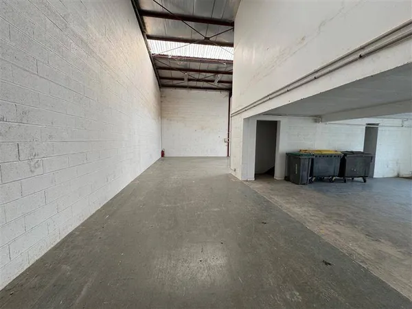 Local d'activité 294 m² 