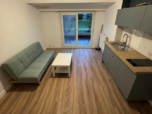 LE BOURGET - STUDIO 34 m² AVEC TERRASSE PRIVÉE - REFAIT À NEUF - MEUBLÉ NEUF 