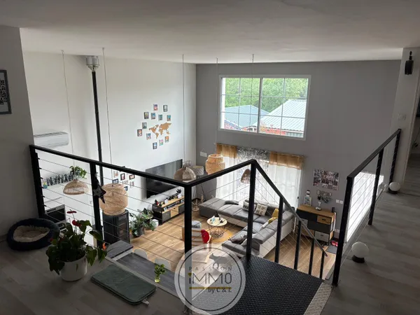Maison avec de beaux volumes et grand garage, MISON 