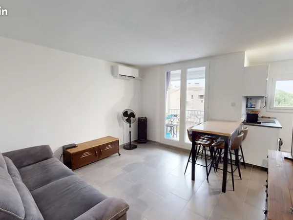 Appartement moderne de 35 m² au 3e étage, à 3 min à pied de la plage avec GARAGE PRIVATIF - Le 