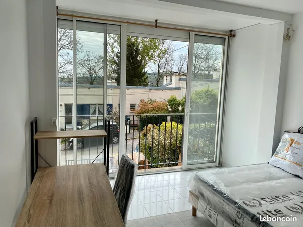 Location studio neuf meublé 22m2 à Palaiseau Lozère - 800 euros charge compris 