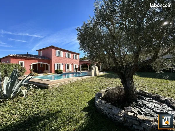 Propriété 5 pièces 121 m² 