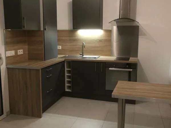 Très beau T2 Résidence Proche centre ville et école 