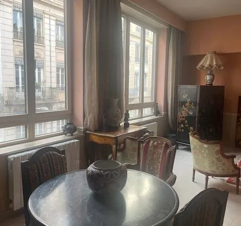APPARTEMENT DE RECEPTION DANS COPROPRIETE DE STANDING 