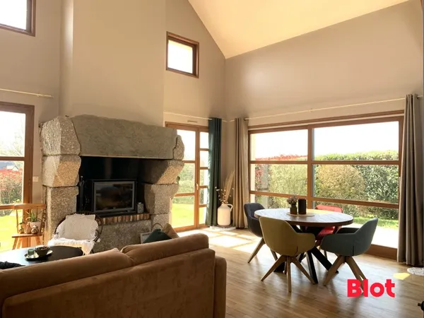 A VENDRE EN EXCLUSIVITÉ PAR BLOT IMMOBILIER - LE PETIT FOUGERAY - MAISON TYPE 6 - 140m² - JARDIN 