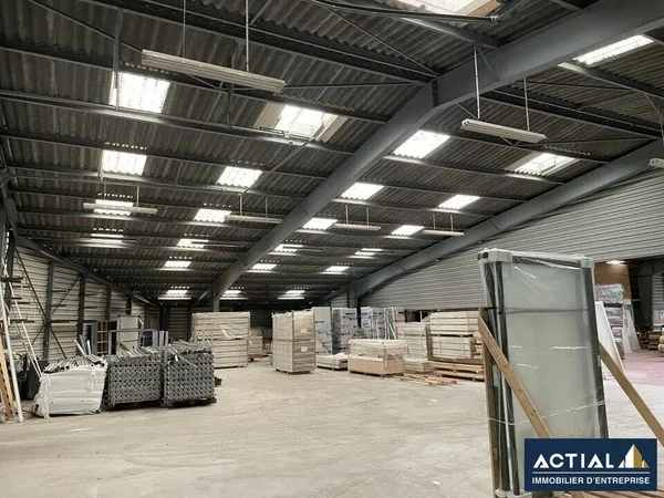 Local d'activité 1310 m² 