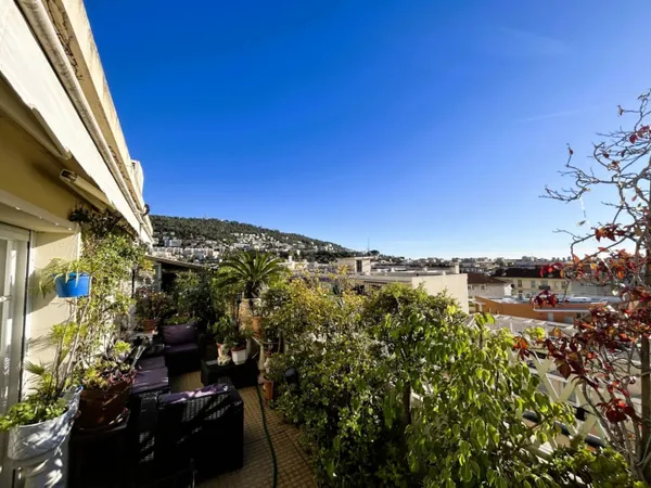 SUPERBE 2/3 Pièces - DERNIER ETAGE - GRANDE TERRASSE PLEIN SUD - 