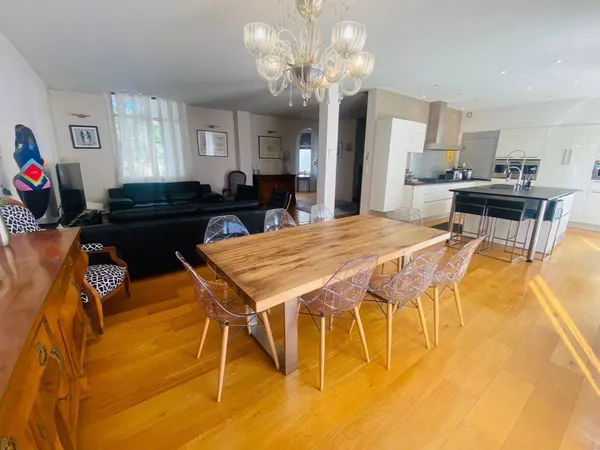 Maison 7 pièces 250 m² 