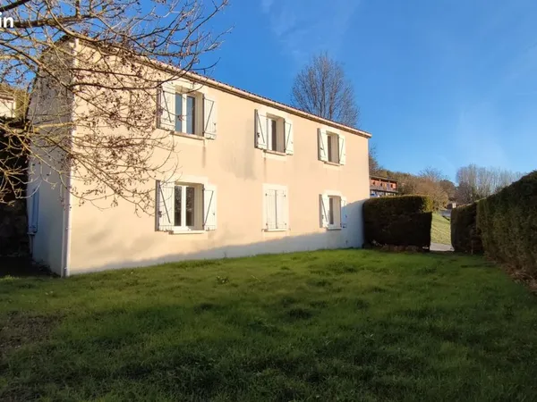 T3 plain pied rénové avec jardin privé - chauffage au sol - Rare sur Montcuq - Disponible 