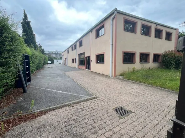 Entrepôt 647 m²
